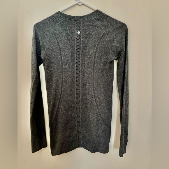 Lululemon Woman’s Swiftly Tech Top, Size 4 - Picture 4 of 7